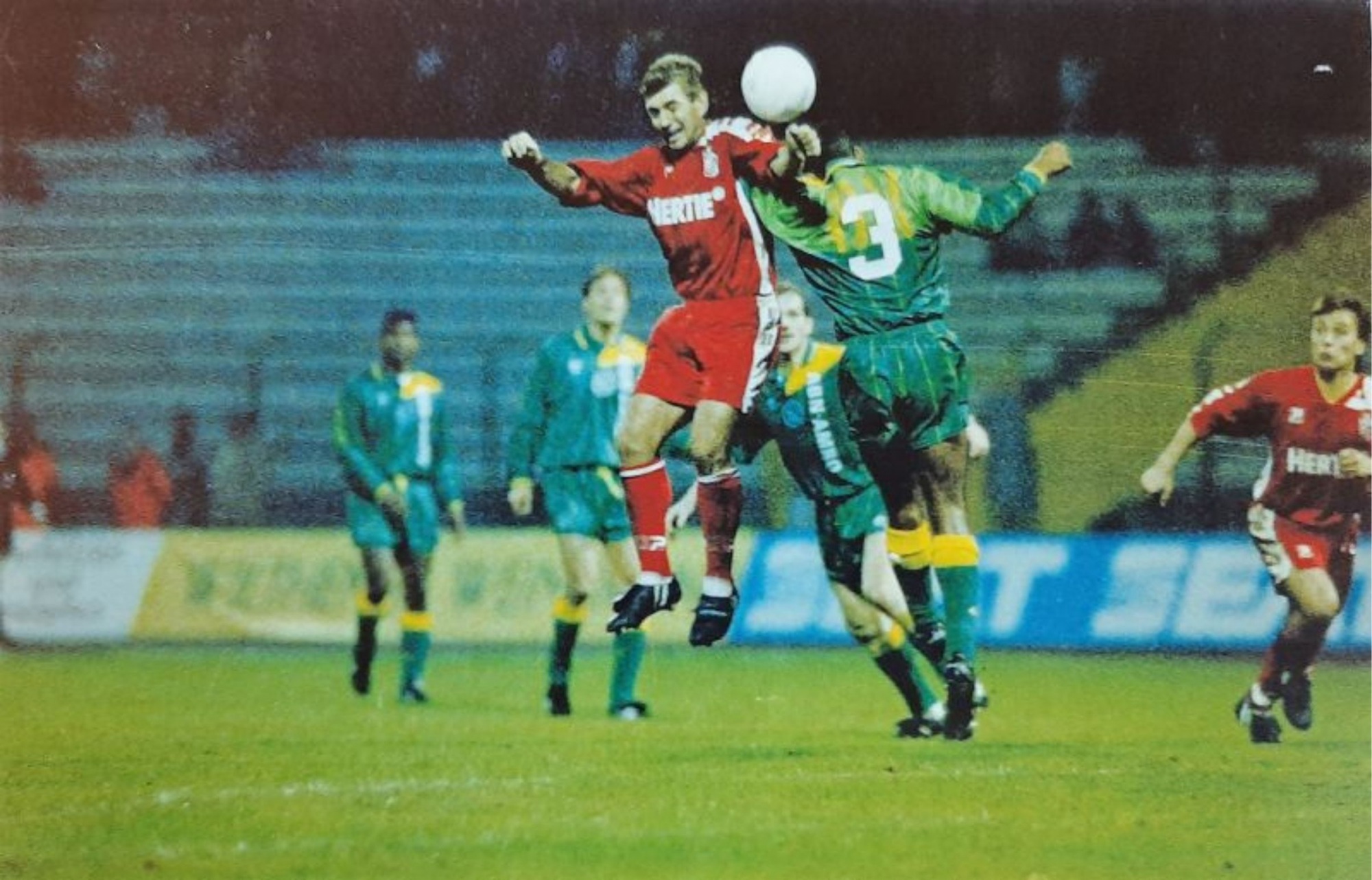 6---Spielszene-RWE-Ajax-mit-Juergen-Heun_gross.jpg